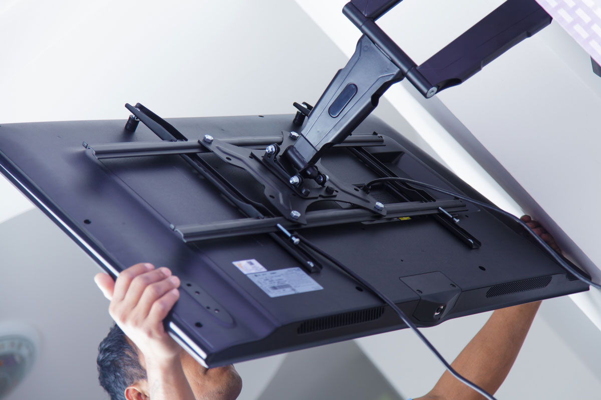 Montaža televizora na zid – pravilno rastojanje, optimalna visina i profesionalna instalacija